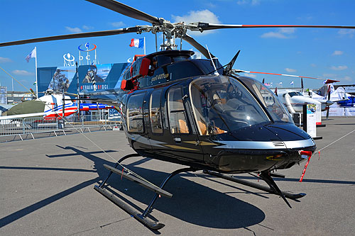 Hélicoptère BELL 407 GXP sur le stand du constructeur américain BELL