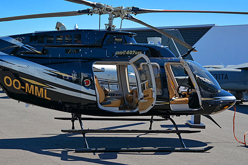 Hélicoptère BELL 407 GXP sur le stand du constructeur américain BELL