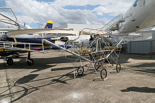 L'hélicoptère de Paul CORNU