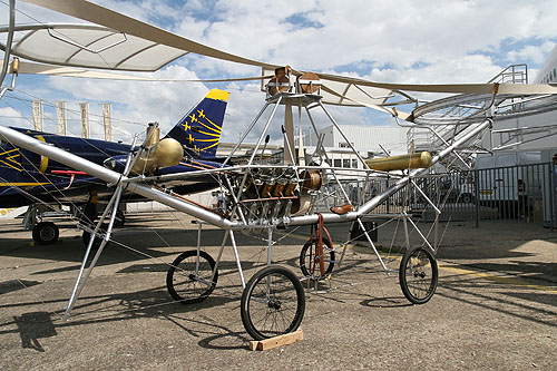 L'hélicoptère de Paul CORNU