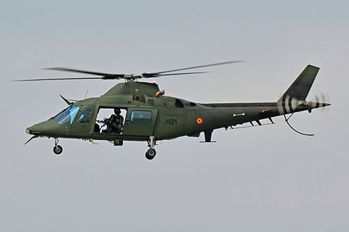 Hélicoptère A109 de l'armée belge, équipé de mitrailleuses de porte