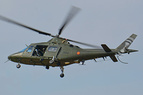 Hélicoptère A109 de l'armée belge, équipé de mitrailleuses de porte