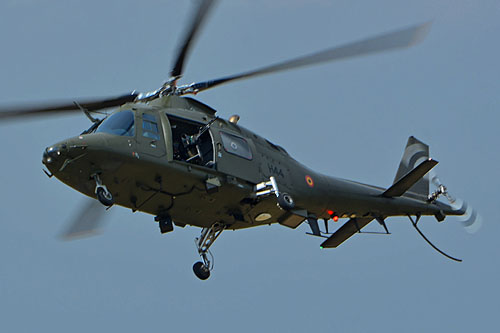 Hélicoptère A109 de l'armée belge, équipé de mitrailleuses de porte