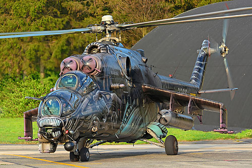 Hélicoptère MI24 Hind D 3366 tchèque, camouflage spécial Alien