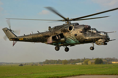 Hélicoptère MI24 Hind D 3366 tchèque, camouflage spécial Alien