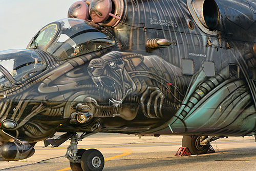 Hélicoptère MI24 Hind D 3366 tchèque, camouflage spécial Alien