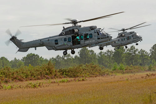 Hélicoptères EC725 Caracal à un point de ravitaillement avancé