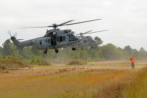 Hélicoptères EC725 Caracal à un point de ravitaillement avancé