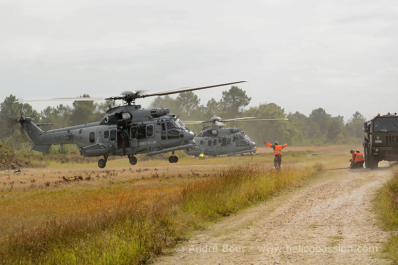 Hélicoptères EC725 Caracal à un point de ravitaillement avancé