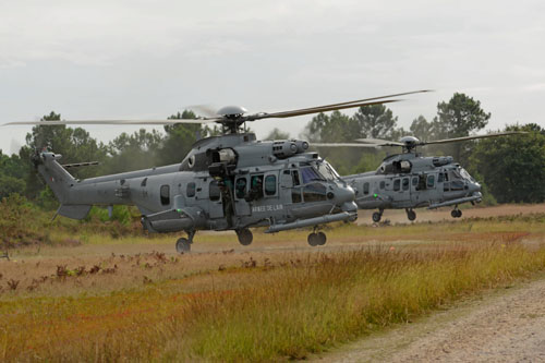 Hélicoptères EC725 Caracal à un point de ravitaillement avancé