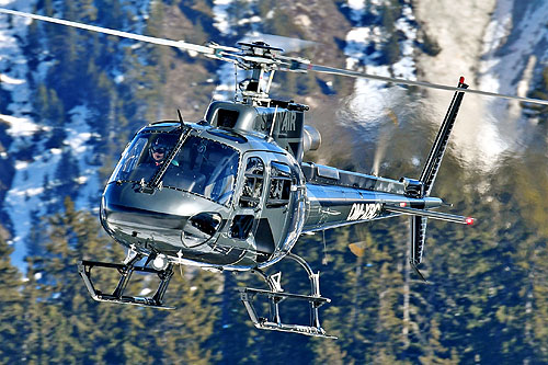 Hélicoptère AS350 Ecureuil B3 OM-XBC de SENNAIR