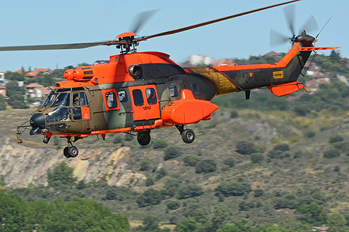 Hélicoptère AS532 Cougar ET670 Unidad Militar de Emergencias (UME)