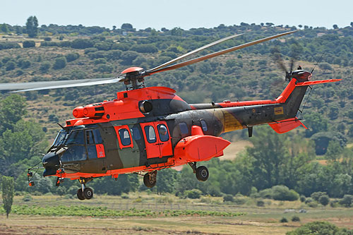 Hélicoptère AS532 Cougar ET670 Unidad Militar de Emergencias (UME)