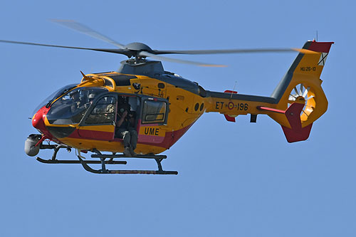 Hélicoptère EC135 ET196 de l'Unidad Militar de Emergencias (UME)