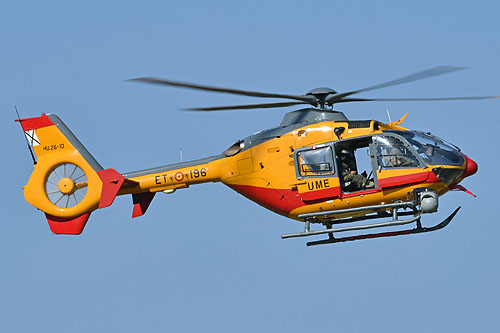 Hélicoptère EC135 ET196 de l'Unidad Militar de Emergencias (UME)