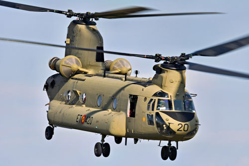 Hélicoptère CH47F Chinook ET420