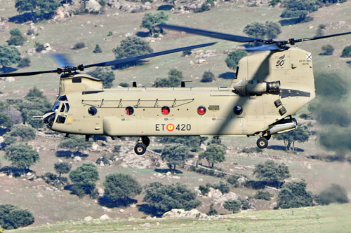 Hélicoptère CH47F Chinook ET420