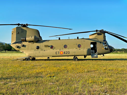 Hélicoptère CH47F Chinook ET420