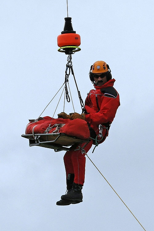 Hélitreuillage avec un hélicoptère EC145 de la Sécurité Civile