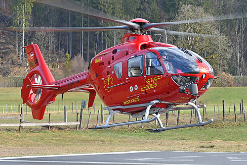 Hélicoptère de secours EC135 OE-XLR de SHS