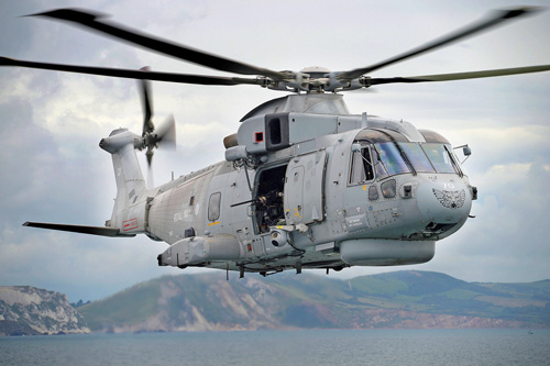 Hélicoptère AW101 Merlin HM1 avec mitrailleuse de porte