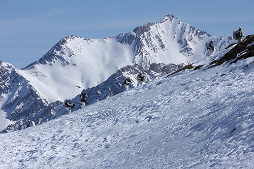 Chasseurs alpins en montagne dans la neige