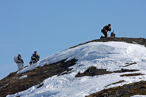 Chasseurs alpins en montagne dans la neige