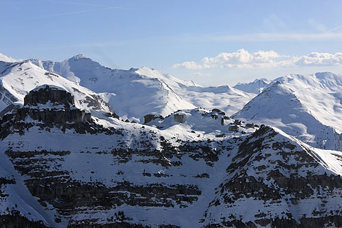 Vol en hélicoptère au-dessus des Alpes