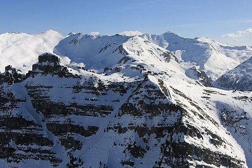 Vol en hélicoptère au-dessus des Alpes