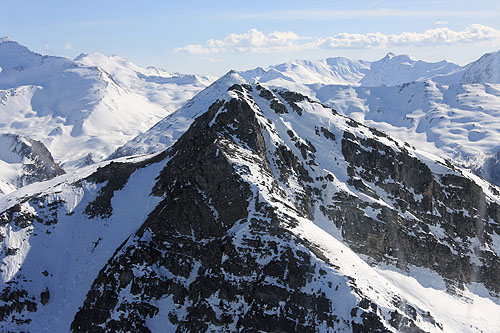 Vol en hélicoptère au-dessus des Alpes