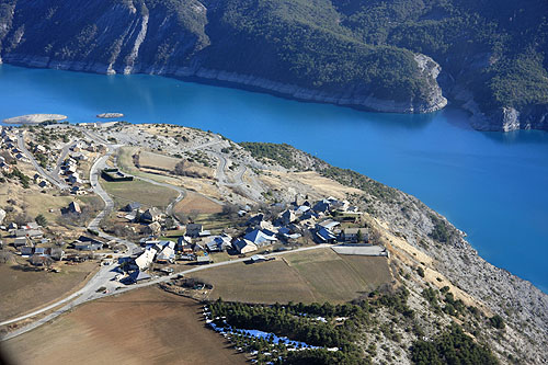 Vol en hélicoptère au-dessus des Alpes