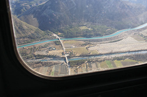 Vol en hélicoptère au-dessus des Alpes