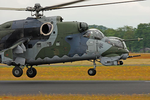 Hélicoptère d'attaque MI24 Hind de l'armée tchèque