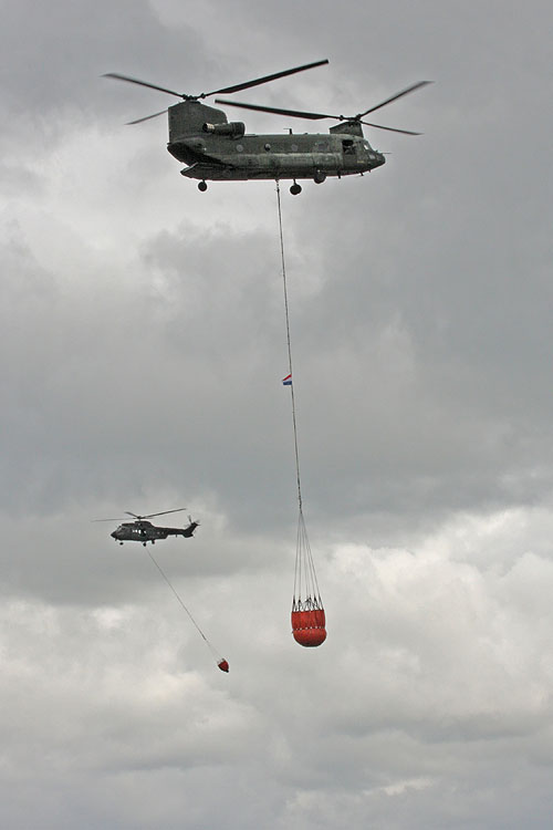 Hélicoptères CH47 Chinook et AS532 Cougar