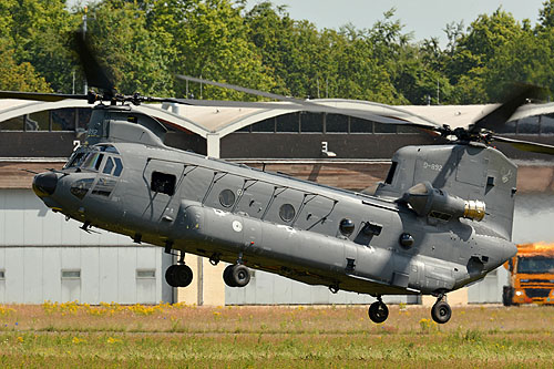 Hélicoptère CH47F Chinook KLU