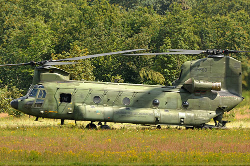 Hélicoptère CH47D Chinook KLU