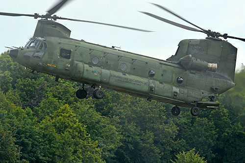 Hélicoptère CH47D Chinook KLU