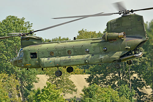 Hélicoptère CH47D Chinook KLU