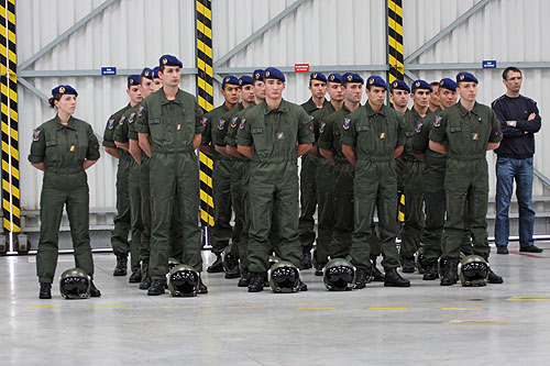 La première promotion de pilotes d'hélicoptères formés sur EC120