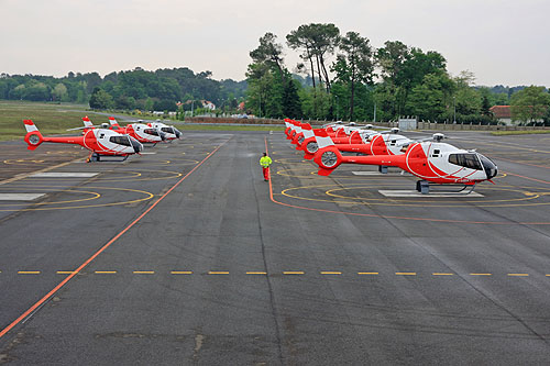 Les hélicoptères EC120 sur le tarmac