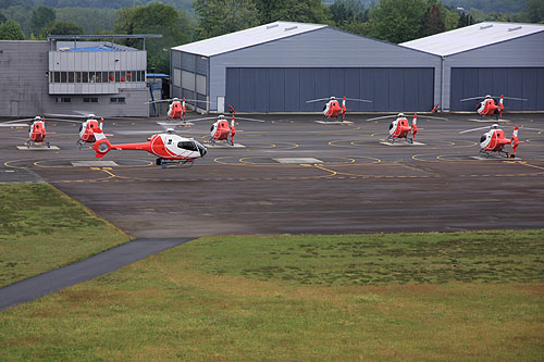 Les hélicoptères EC120 sur le tarmac