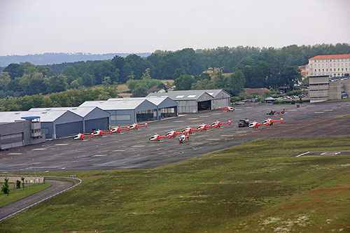 Les hélicoptères EC120 sur le tarmac