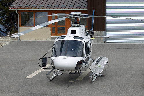 Hélicoptère AS350 B3 Ecureuil d'HeliMountains