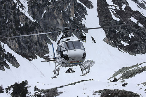 Hélicoptère AS350 B3 Ecureuil d'HeliMountains