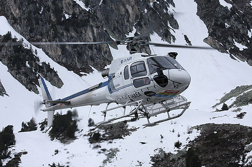 Hélicoptère AS350 B3 Ecureuil d'HeliMountains