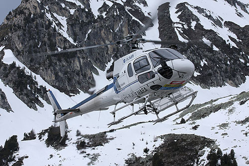 Hélicoptère AS350 B3 Ecureuil d'HeliMountains