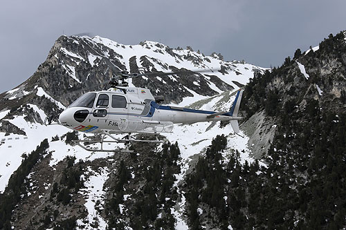 Hélicoptère AS350 B3 Ecureuil d'HeliMountains