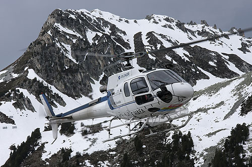 Hélicoptère AS350 B3 Ecureuil d'HeliMountains