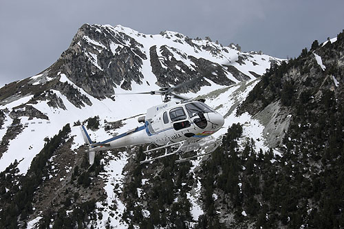 Hélicoptère AS350 B3 Ecureuil d'HeliMountains