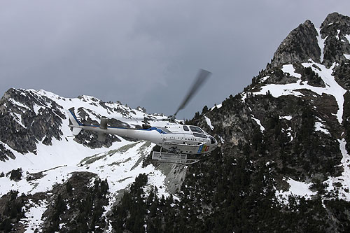 Hélicoptère AS350 B3 Ecureuil d'HeliMountains